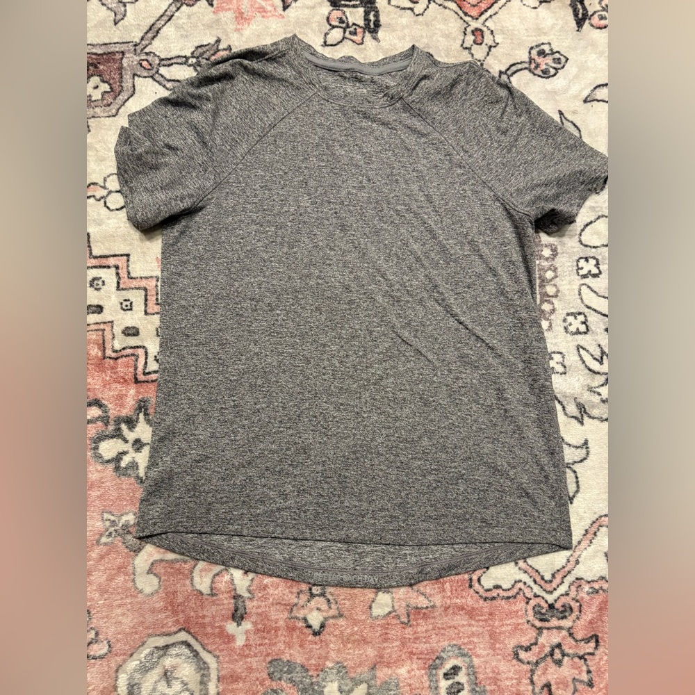 Lululemon Classic Gray Women’s T-Shirt, size XS